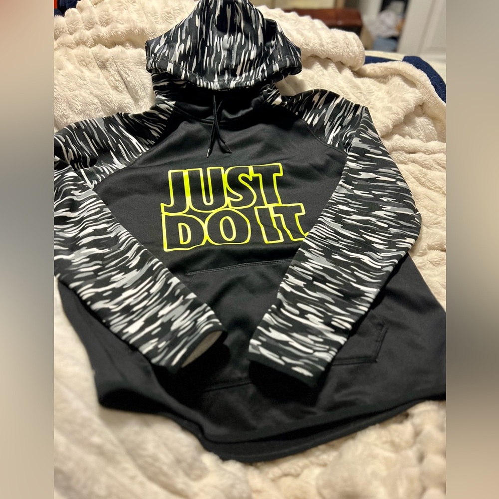 Nike Camo Therma-Fit Hoodie